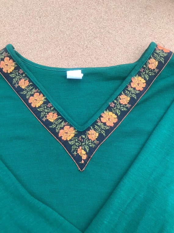 Unique vintage vneck pullover sweater with embroi… - image 3