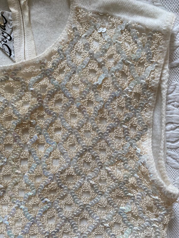 Vintage Sequined 50’s or 60's shell in off white … - image 7