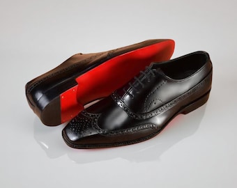 Zapatos Oxford de cuero italiano hechos a mano para hombre: suela negra y roja.