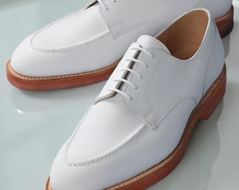 Handgemaakte witte leren oxfordschoenen: fluwelen vierkante neus, suède bovenwerk