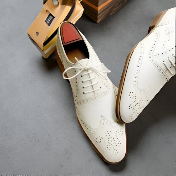 Sapatos sociais Oxford Brogue Wingtip de couro branco genuíno