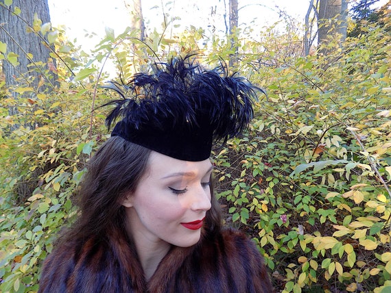 1930s / 1940s Feather Black Velour Teardrop Hat