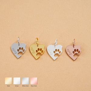 Puede incluir: Cuatro etiquetas para mascotas en forma de corazón en oro, plata, oro blanco y oro rosa. Cada etiqueta presenta un recorte de huella de pata y el nombre "Bella" grabado. Las etiquetas tienen un pequeño lazo para sujetar.