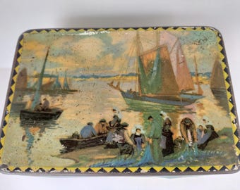 Boîte vintage française Krema Toffee, étiquette originale Scènes côtières de Bretagne des années 1920, étiquette de Jean d'Ylen