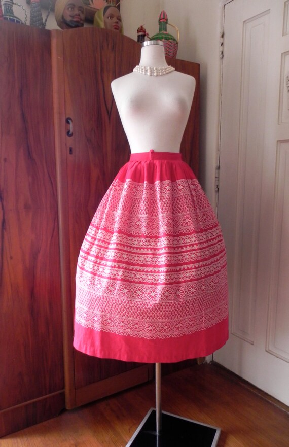 50s skirt/red cotton full skirt/ novelty lace prin