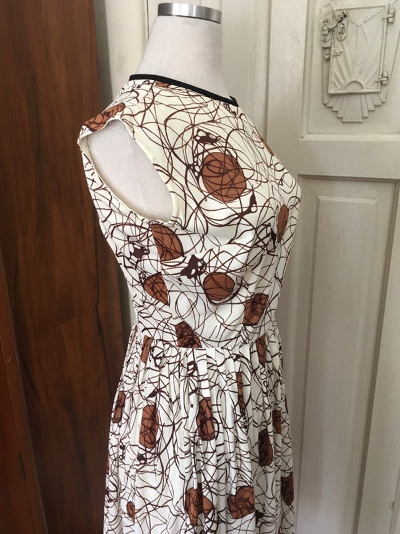 Vtg 50s 60s graphic dress fit full skirt-waist is 26