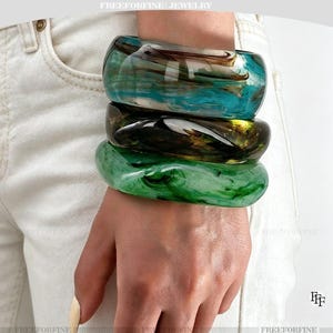Marbled Swirl Jade Pattern Resin Wide Bangle for Women, Transparent Acrylic Cuff Bracelet, Boho Summer Vacation Statement Hand Jewelry