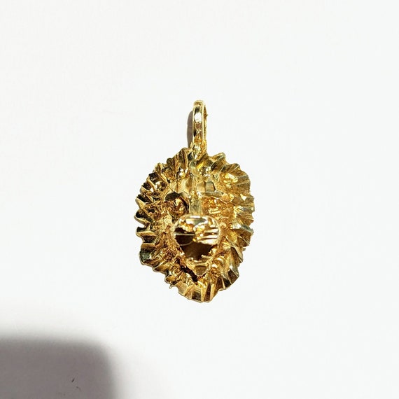 Vintage 14k Gold Diamond Cut Lion Head Pendant 14… - image 6