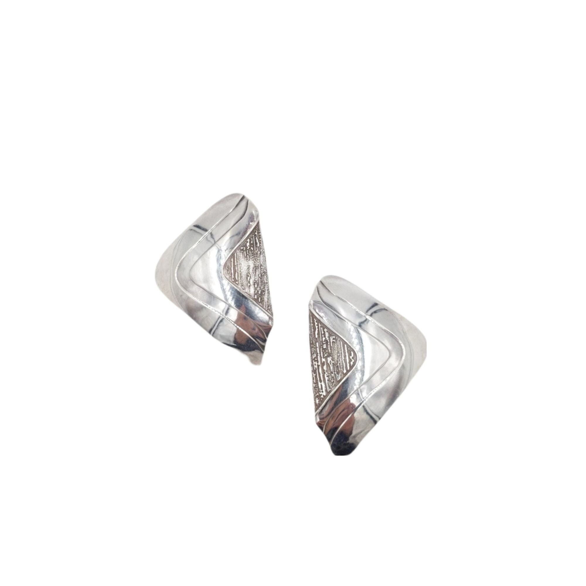 Boucles D'oreilles Henri Bendel - Vertes, à Clous, Neuves Sans Emballage