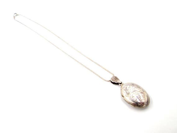 Vintage Large Sterling Oval Locket Pendant Neckla… - image 4