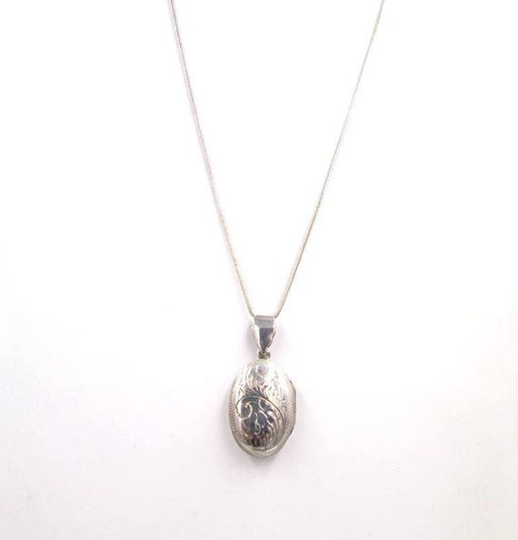 Vintage Large Sterling Oval Locket Pendant Necklac