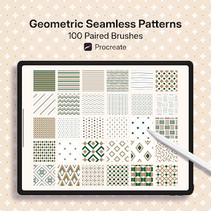 Puede incluir: Una tableta digital muestra patrones geométricos sin costuras en tonos verdes, marrones y blancos. La pantalla muestra varios diseños, incluyendo rayas, zigzags y formas de diamante. El texto en la parte superior dice "Geometric Seamless Patterns" y "100 Paired Brushes." Un lápiz óptico también es visible.