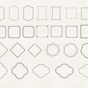Peut inclure: Une collection de vingt et un cadres noirs dessin&eacute;s au trait, de formes vari&eacute;es, notamment des rectangles, des carr&eacute;s, des losanges et des motifs floraux. Les cadres sont dispos&eacute;s sur un fond textur&eacute; blanc cass&eacute;.