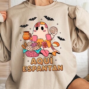Aqui Espantan Patchwork Sweatshirt, Spooky Season Hoodie, Spooky Latina Sweatshirt, Halloween Ghost, Fall Vibes, Spooky Ghost Sweatshirt