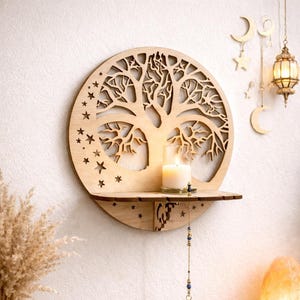 Op de afbeelding: Een set van drie keramische mokken met een gespikkelde, matte afwerking. De mokken zijn in crème, lichtbruin en donkerbruin. Elke mok heeft een eenvoudig, minimalistisch ontwerp en een afgeronde handgreep.