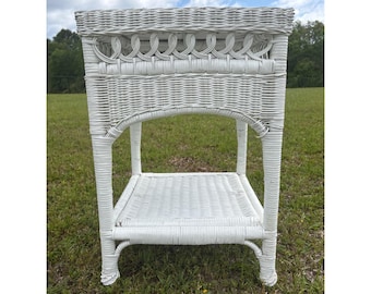 ヴィンテージ 80年代 ホワイト ウィッカー サイドテーブル スクエア アクセント ナイトスタンド 棚付き