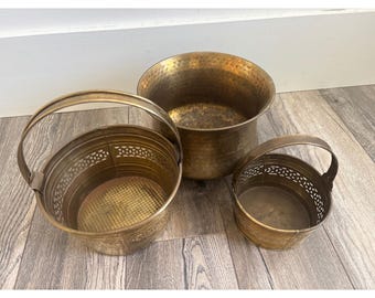 ヴィンテージ真鍮製プランターとバスケットセット 3点セット ハンマー仕上げの脚付きポット 透かし彫りの金属装飾