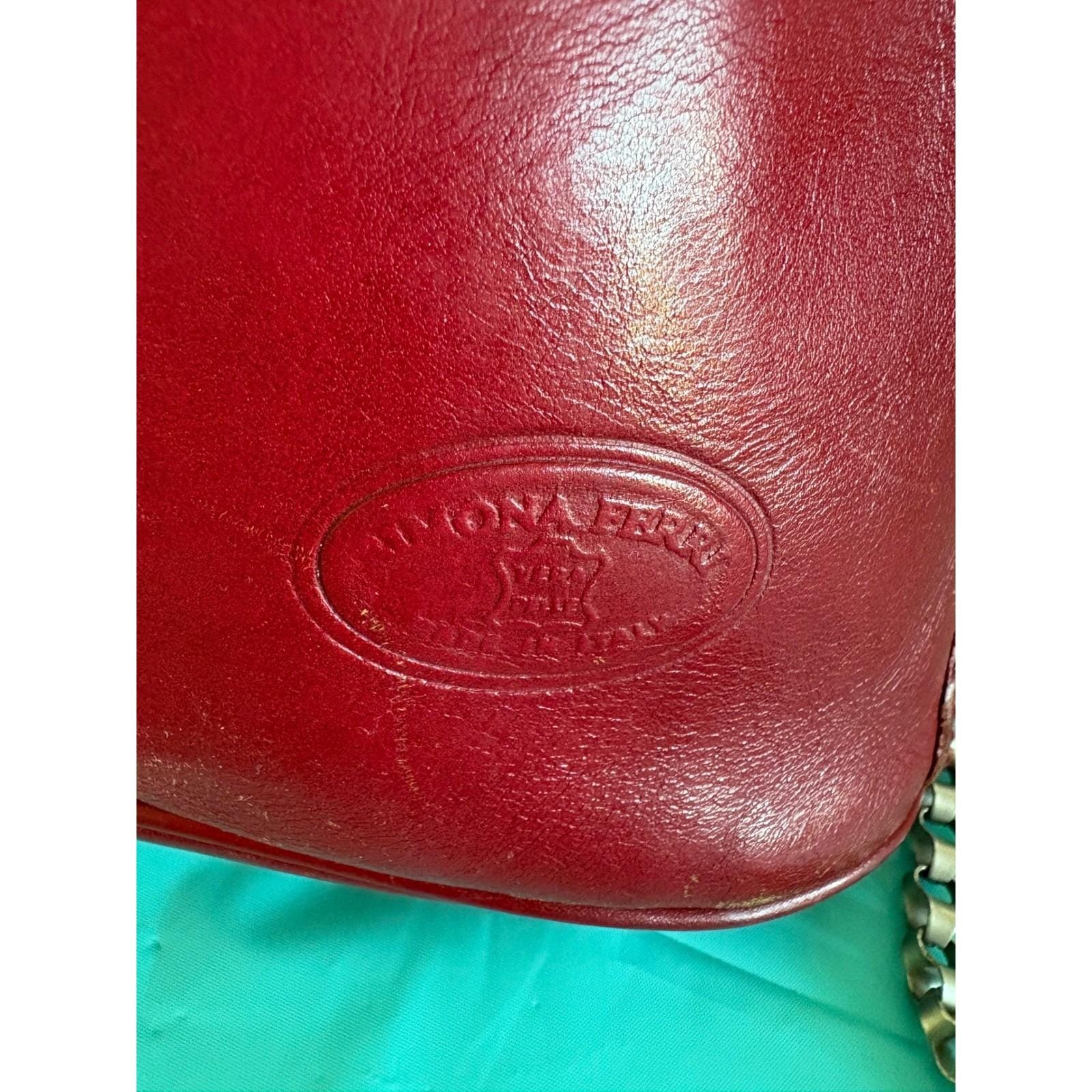 Vintage Simona Ferri Red Leather Top Handle Bag Silver Chain  display picture 3