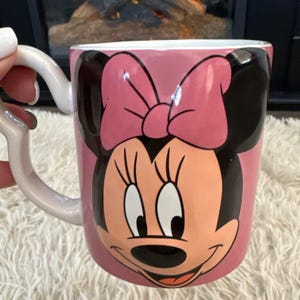 Monogram International Disney Minnie Maus Pink Tasse Herz Griff Bild 1