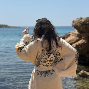 Handgestempelter Sun Kimono: Boho Bademantel aus türkischer Baumwolle