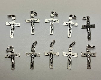 10 Crucifix Charms - 21mm Tall, Small Size, Oxidized Base Metal, Silver Color, Rosary Parts, Crucifixes, Simple Style, Cross, Pendant, Italy