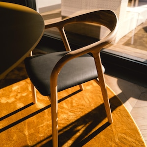 Ispra Soft Chair in Solid Oak – Italian Design with Padded Comfort Seat