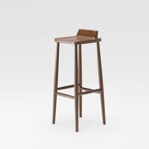 Bar Stool Pella in Oak – Natural Elegance and Contemporary Form