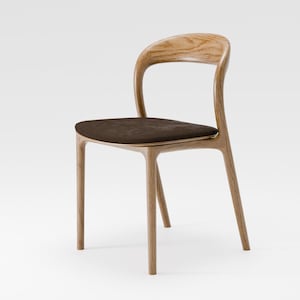 Vezzo Chair in Solid Oak – Italian Design & Removable Comfort Seat