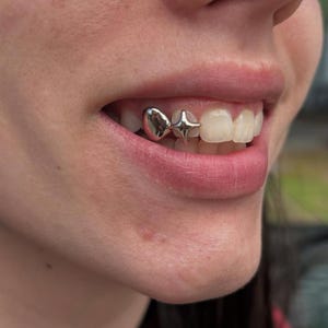 Plain And Star Cap– Custom Made Gold & Silver Grillz | Personalized Grillz Sets FREE Mold Kit + Free Shipping!