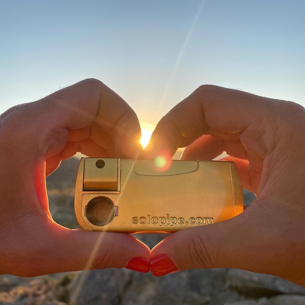 Solopipe pocket sized lighter and all in one combo pipe.