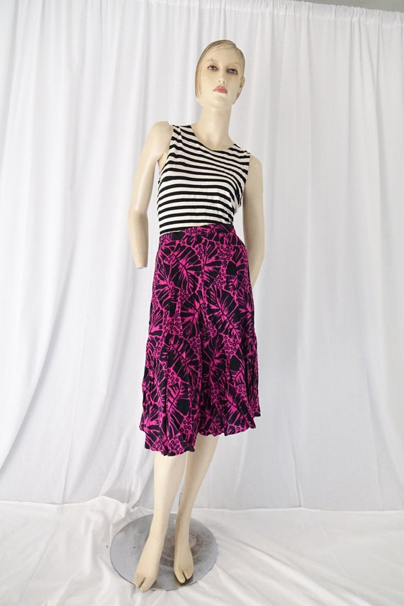 high waist skirt fuchsia black leaves vintage 198… - image 1