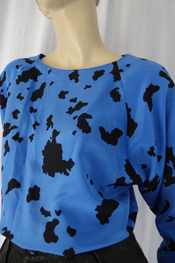 raglan abstract cow print blue black satiny blous… - image 3