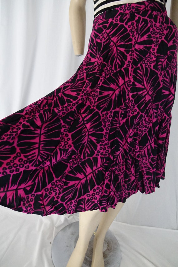 high waist skirt fuchsia black leaves vintage 198… - image 3