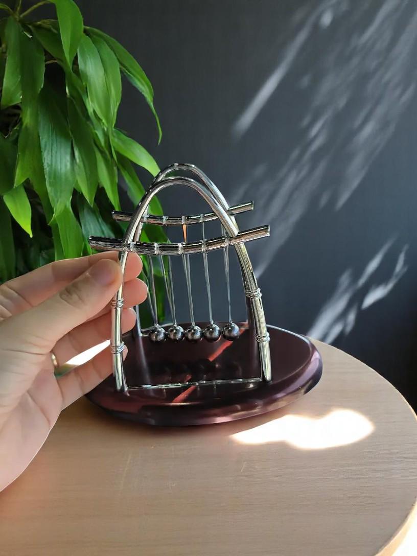 Kinetischer Schreibtisch Ball - Metall Zappel Spielzeug Gegen Stress & Für Konzentration