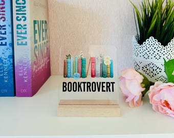 Dekoration für dein Bücherregal - Booktrovert Schild - BookTok Fans - Dekoration für Bücherwürmer - Geschenkidee für Leseliebhaber - Buch