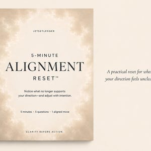 Peut inclure: Une carte rectangulaire avec une bordure beige nuageuse présentant le texte JETSETLEDGER, 5-MINUTE ALIGNMENT RESET, Notice what no longer supports your direction—and adjust with intention, 5 minutes 5 questions 1 aligned move, CLARITY BEFORE ACTION, et A practical reset for when your direction feels unclear.