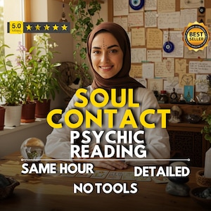 Può includere: Una donna con un velo marrone sorride davanti a un tavolo di legno. Il testo "SOUL CONTACT PSYCHIC READING" è visualizzato in giallo. Il testo aggiuntivo recita "SAME HOUR DETAILED NO TOOLS". È visibile un badge "Best Seller".