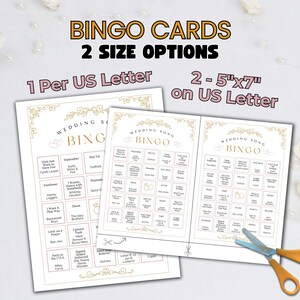 Puede incluir: Dos tarjetas de bingo de boda con detalles dorados y el texto "Wedding Song Bingo". Las tarjetas tienen un dise&ntilde;o floral e incluyen t&iacute;tulos de canciones. El texto "BINGO CARDS 2 SIZE OPTIONS" est&aacute; en la parte superior. Una tarjeta es de tama&ntilde;o US Letter, la otra es de 12,7 cm x 17,8 cm.