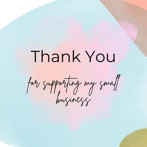Puede incluir: Gr&aacute;fico digital con las palabras "Thank You" en negro, encima de la frase "for supporting my small business" en una fuente de estilo manuscrito. El fondo presenta colores pastel, incluyendo azul, rosa, naranja y verde.