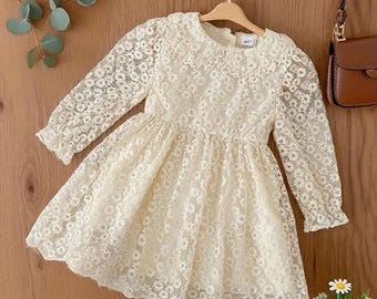 Vestido de renda marfim com margaridas – Tamanhos 18-24 meses e 2-3 anos