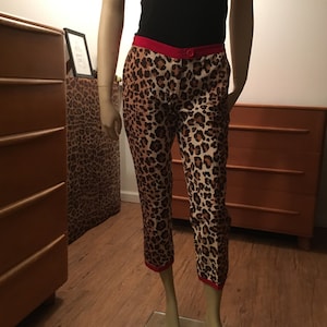 Moschino baratoAndChic Leopard Print Pantalones Rojo Recortar Vintage Mujeres USA 8 Capris pequeños /medianos