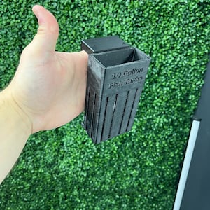 Peut inclure: Ensemble de trois tasses en céramique avec une finition mate et mouchetée. Les tasses sont de couleur crème, gris clair et gris foncé. Chaque tasse a un design simple et moderne avec une anse arrondie.