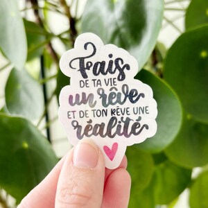 Sticker holographique transparent calligraphié "fais de ta vie un rêve et de ton rêve une réalité"