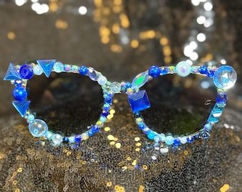 Lunettes de soleil bleues en strass (démarquez-vous et scintillez !)