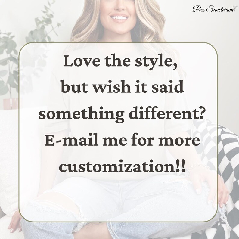 K&ouml;nnte beinhalten: Das Bild zeigt den Text "Love the style, but wish it said something different? E-mail me for more customization!!" in einem wei&szlig;en Feld. Das Pax Sanctorum-Logo befindet sich oben rechts.