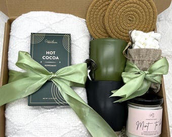 Cozy Peppermint Hot Cocoa Gift Box for Couple | Warm Blanket, Soy Candle & Mugs | Winter Comfort Care Package | Ready to Gift| Hygge Giftbox