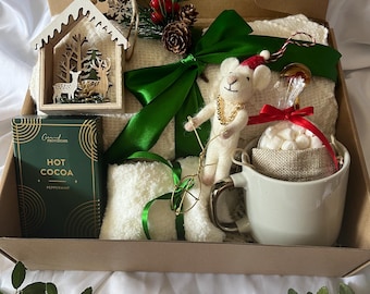 Holiday Cozy Gift Box – Christmas Care Package with Mug, Felt Mouse Ornament, Hot Cocoa, Fuzzy Socks & Winter Décor – Ready to Gift Box