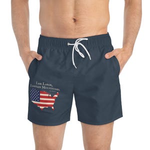 Ich enthalte eine Vielzahl von Badehosen | Liberty Line Sommerabnutzung | Amerikanische Flagge USA Kartendesign