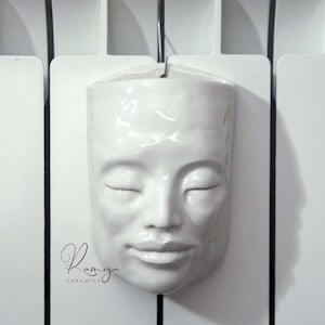 White Enchanting Face – Ceramic Radiator Humidifier