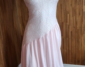 Vintage Nuisette Longue Undercover Wear - Rose Poudré & Dentelle Asymétrique 1980